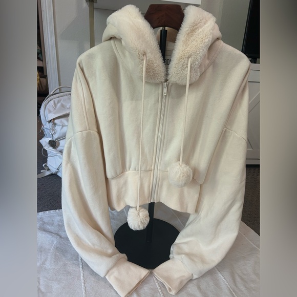 Hollister and BDG cropped hoodie bundle size small adults and large junior - Picture 6 of 7